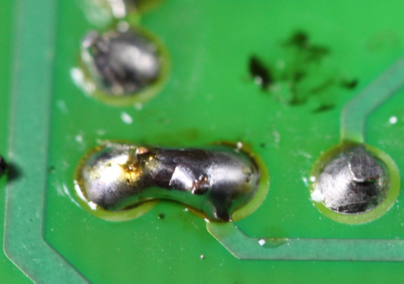 Short circuit caused by a solder bridge
